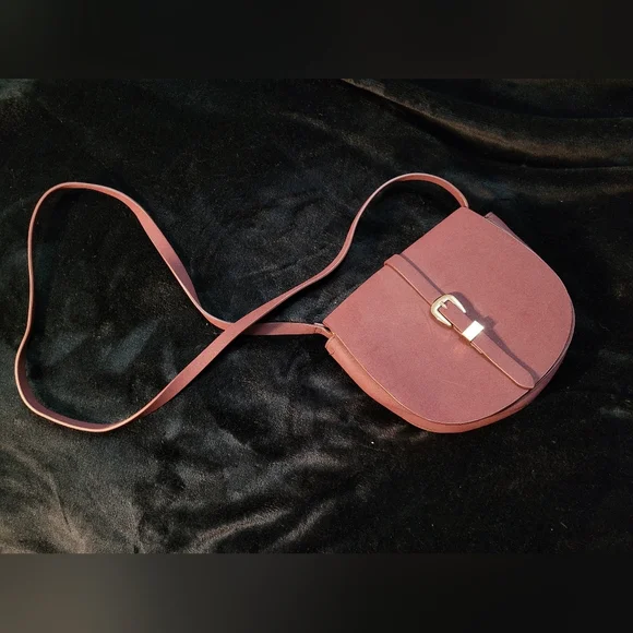 ✨️3/$15✨️ H&M Burgundy Crossbody Bag - Picture 1 of 9